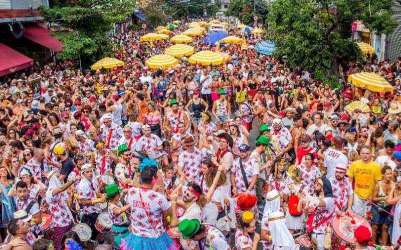 Os 10 Maiores Blocos de Carnaval do Brasil: Tradição, Alegria e Multidões
